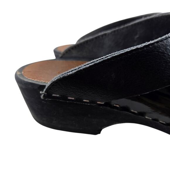 Hanna Anderson Swedish Clogs Womens 10.5 11 41 Black Patent Leather Snowflakes - Picture 2 of 12